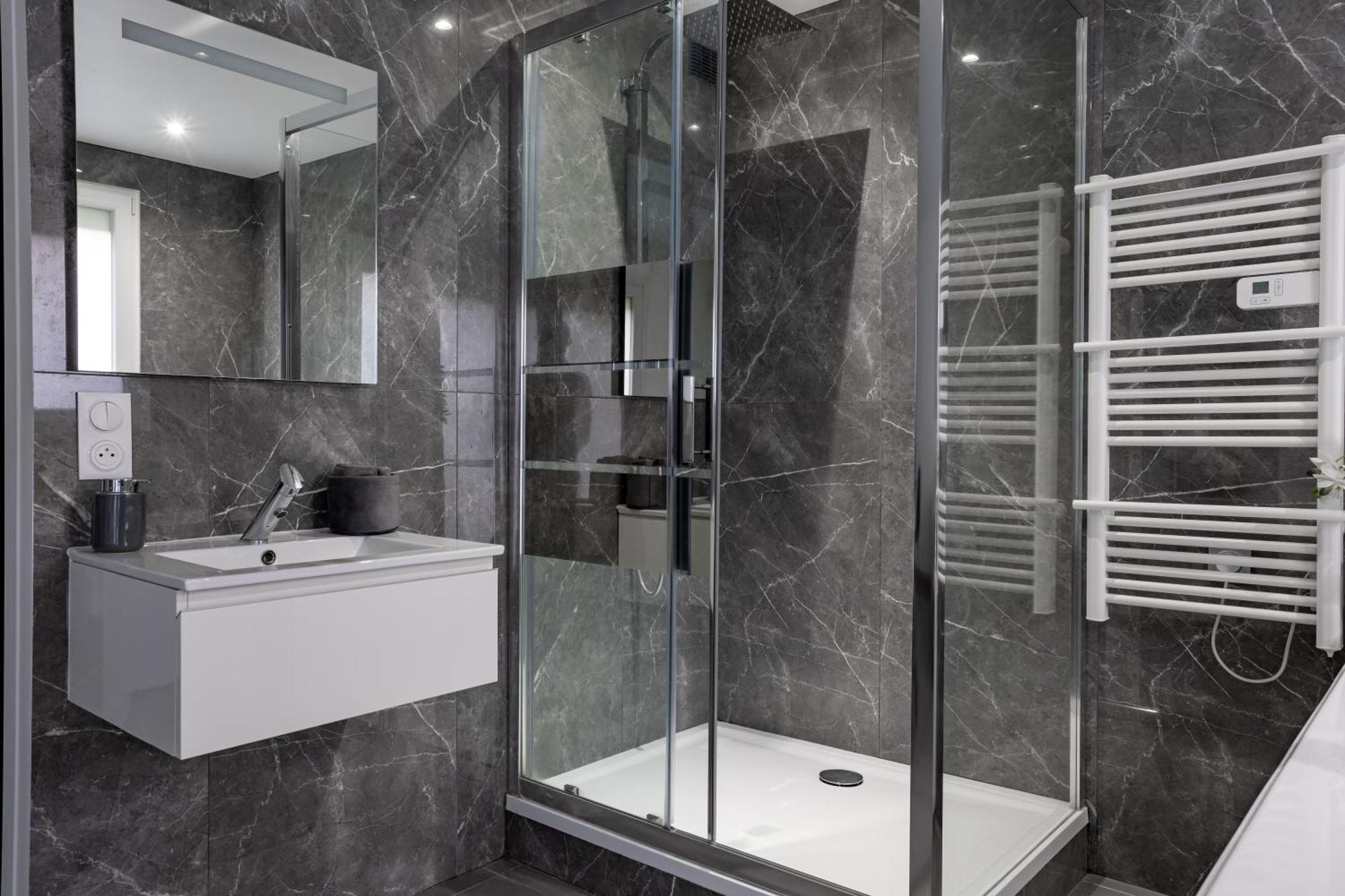 Suite Avec Jacuzzi & Terrasse Savigny-le-Temple Exterior photo